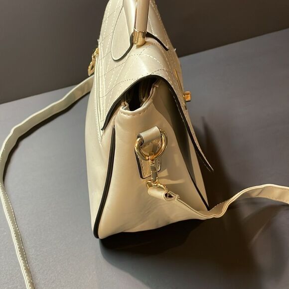 Bella Russo Womens Stone Gray Handbag with Detachable Stap. - Picture 2 of 10